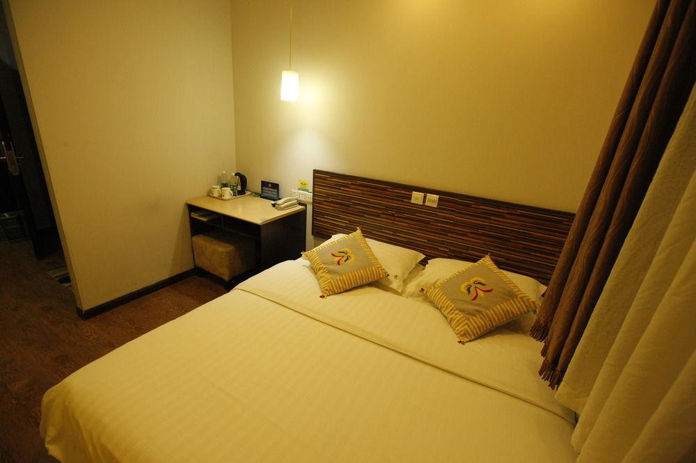 Zhong An Hotel Beijing Former Residence Of Journalist Edgar Snow -Free Laundry Service,Free Freshly Ground Coffee,Provide Tourism And Ticketing Service ,English Service ,Near Tian'Anmen Forbidden City,Wangfujing Walking Street Екстер'єр фото