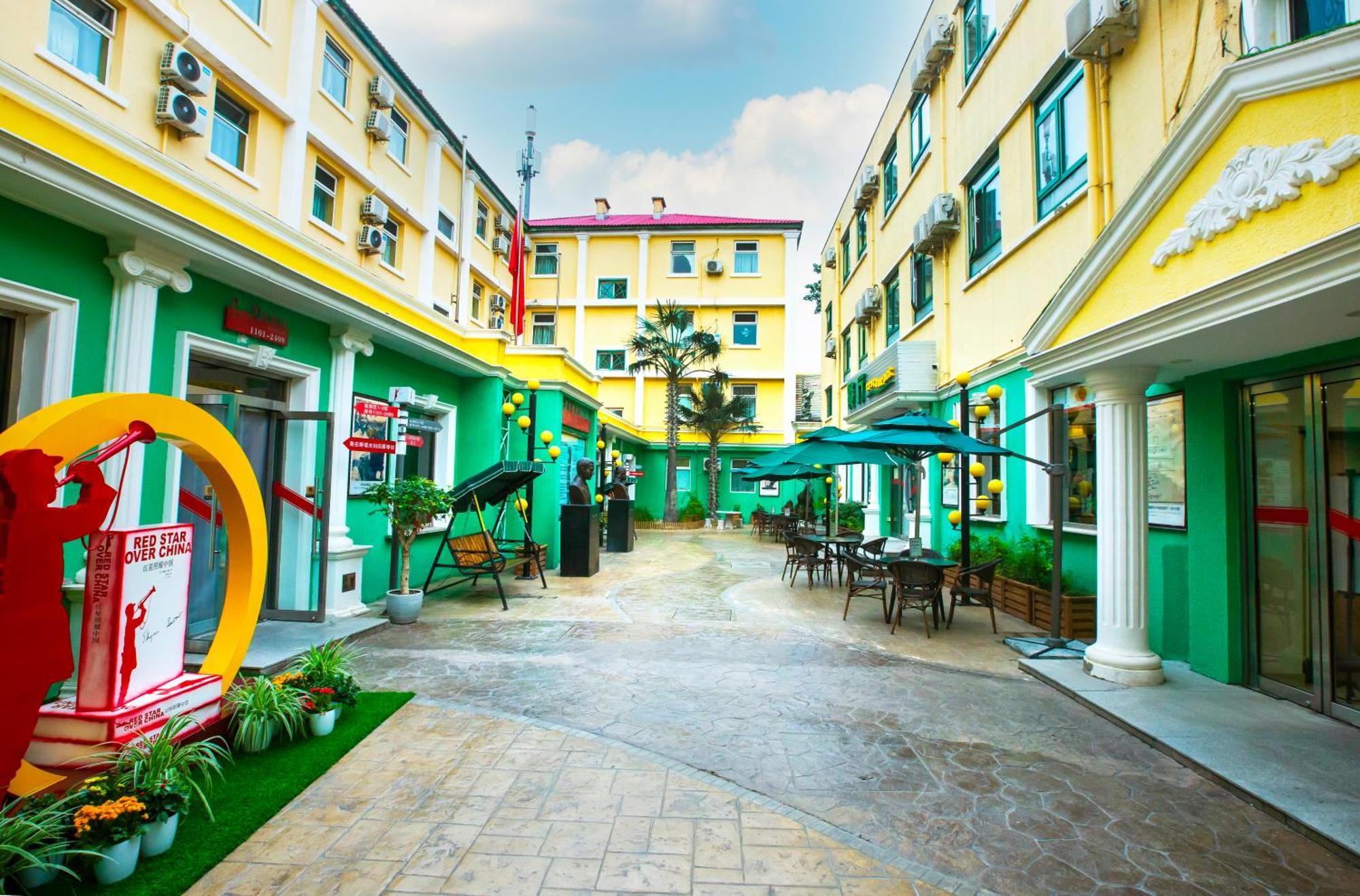 Zhong An Hotel Beijing Former Residence Of Journalist Edgar Snow -Free Laundry Service,Free Freshly Ground Coffee,Provide Tourism And Ticketing Service ,English Service ,Near Tian'Anmen Forbidden City,Wangfujing Walking Street Екстер'єр фото