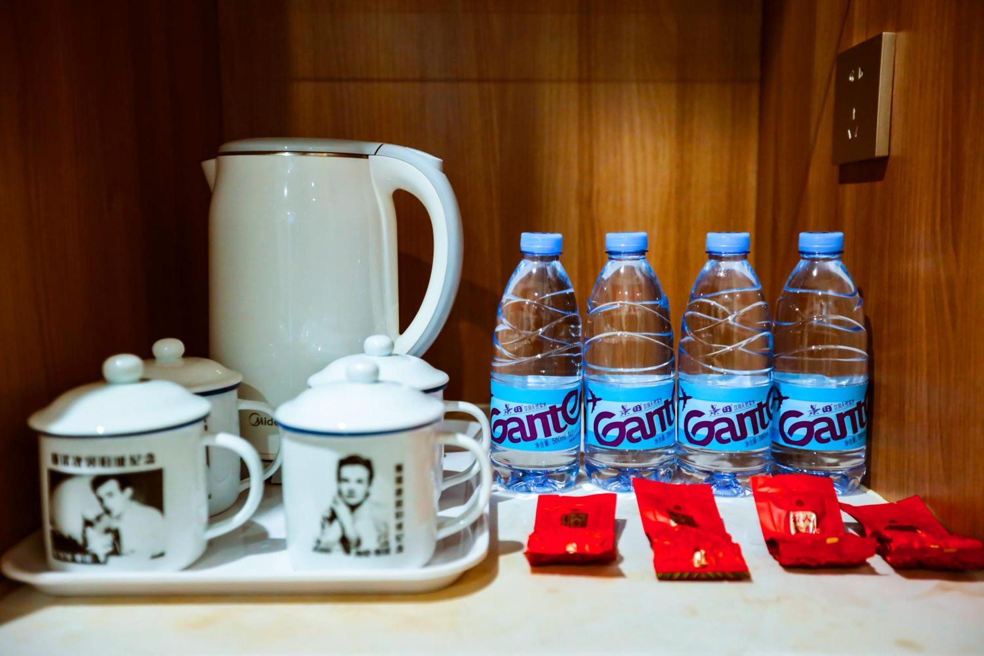 Zhong An Hotel Beijing Former Residence Of Journalist Edgar Snow -Free Laundry Service,Free Freshly Ground Coffee,Provide Tourism And Ticketing Service ,English Service ,Near Tian'Anmen Forbidden City,Wangfujing Walking Street Екстер'єр фото