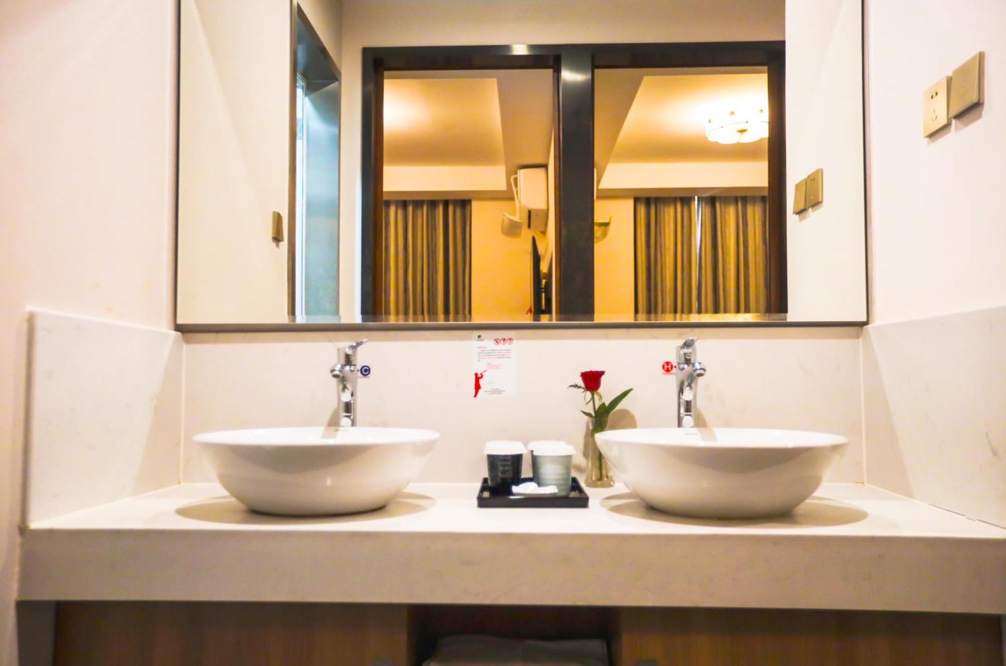 Zhong An Hotel Beijing Former Residence Of Journalist Edgar Snow -Free Laundry Service,Free Freshly Ground Coffee,Provide Tourism And Ticketing Service ,English Service ,Near Tian'Anmen Forbidden City,Wangfujing Walking Street Екстер'єр фото