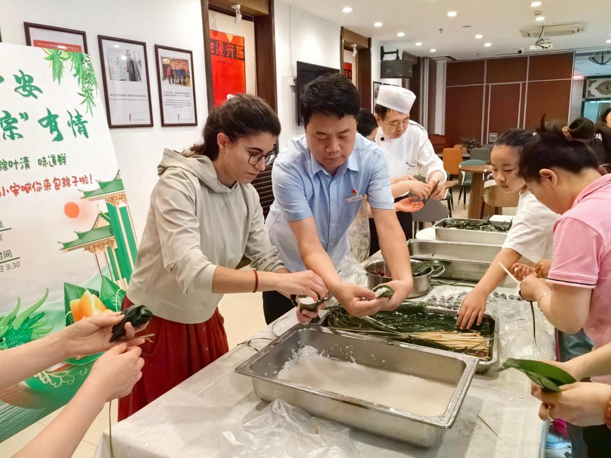 Zhong An Hotel Beijing Former Residence Of Journalist Edgar Snow -Free Laundry Service,Free Freshly Ground Coffee,Provide Tourism And Ticketing Service ,English Service ,Near Tian'Anmen Forbidden City,Wangfujing Walking Street Екстер'єр фото